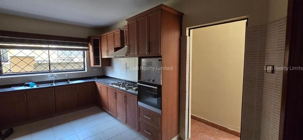 5 Bed Townhouse with En Suite in Lavington - 9