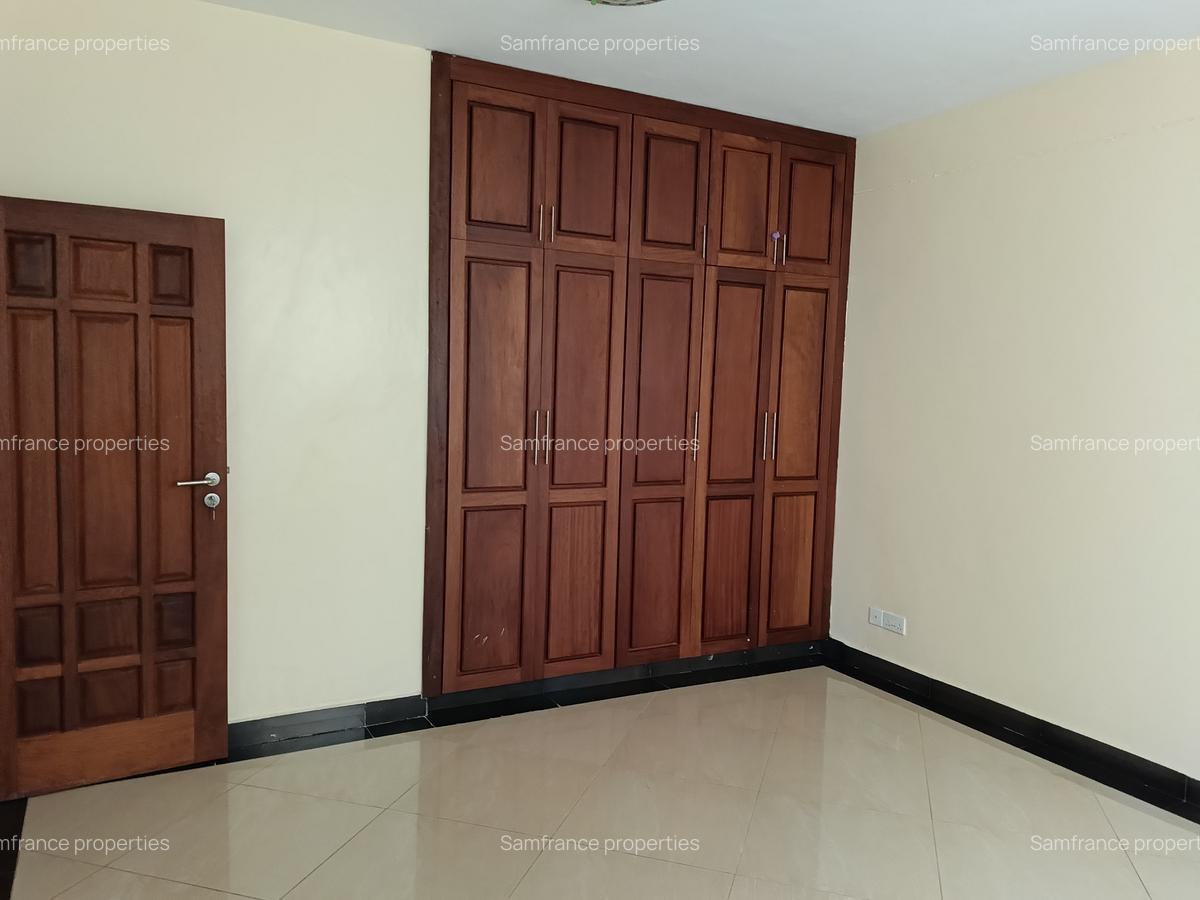 Serviced 4 Bed Apartment with En Suite at 1 St Avanue - 5