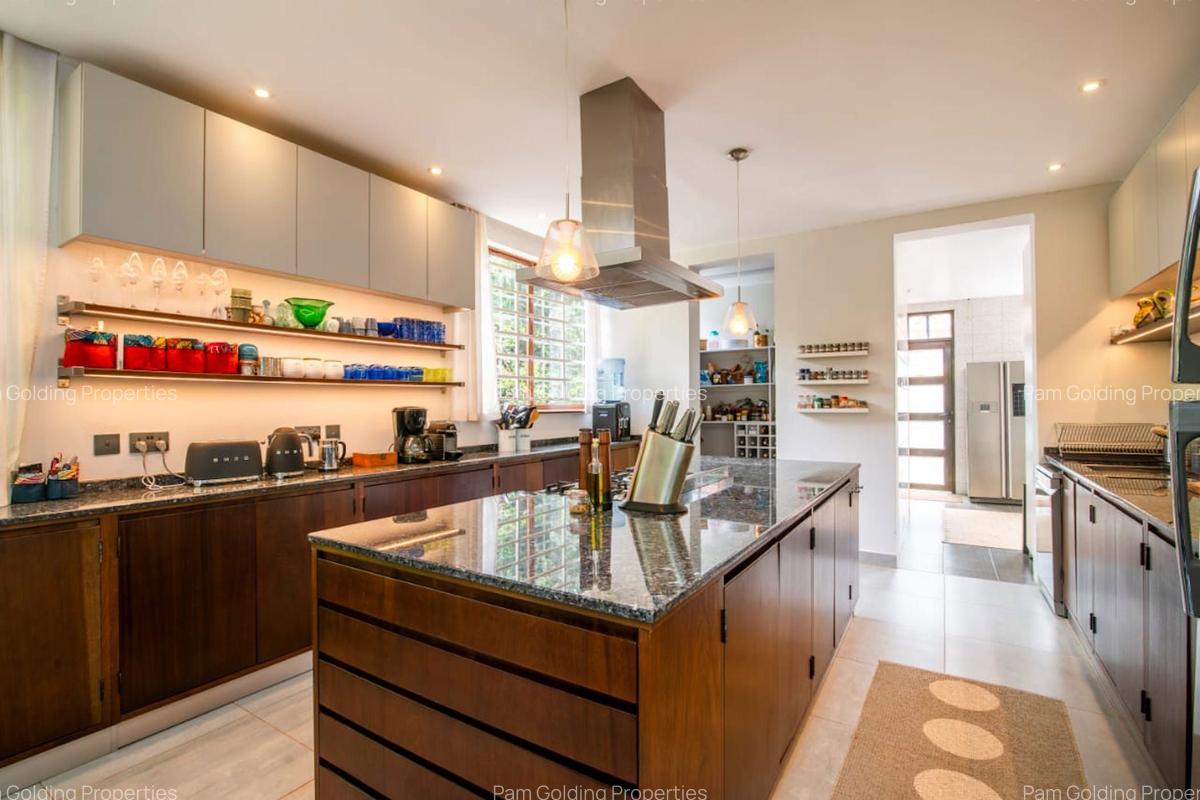 6 Bed House with Swimming Pool in Runda - 5