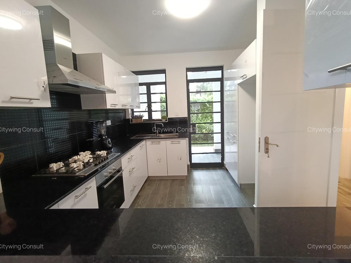 4 Bed Townhouse with En Suite at South C - 8