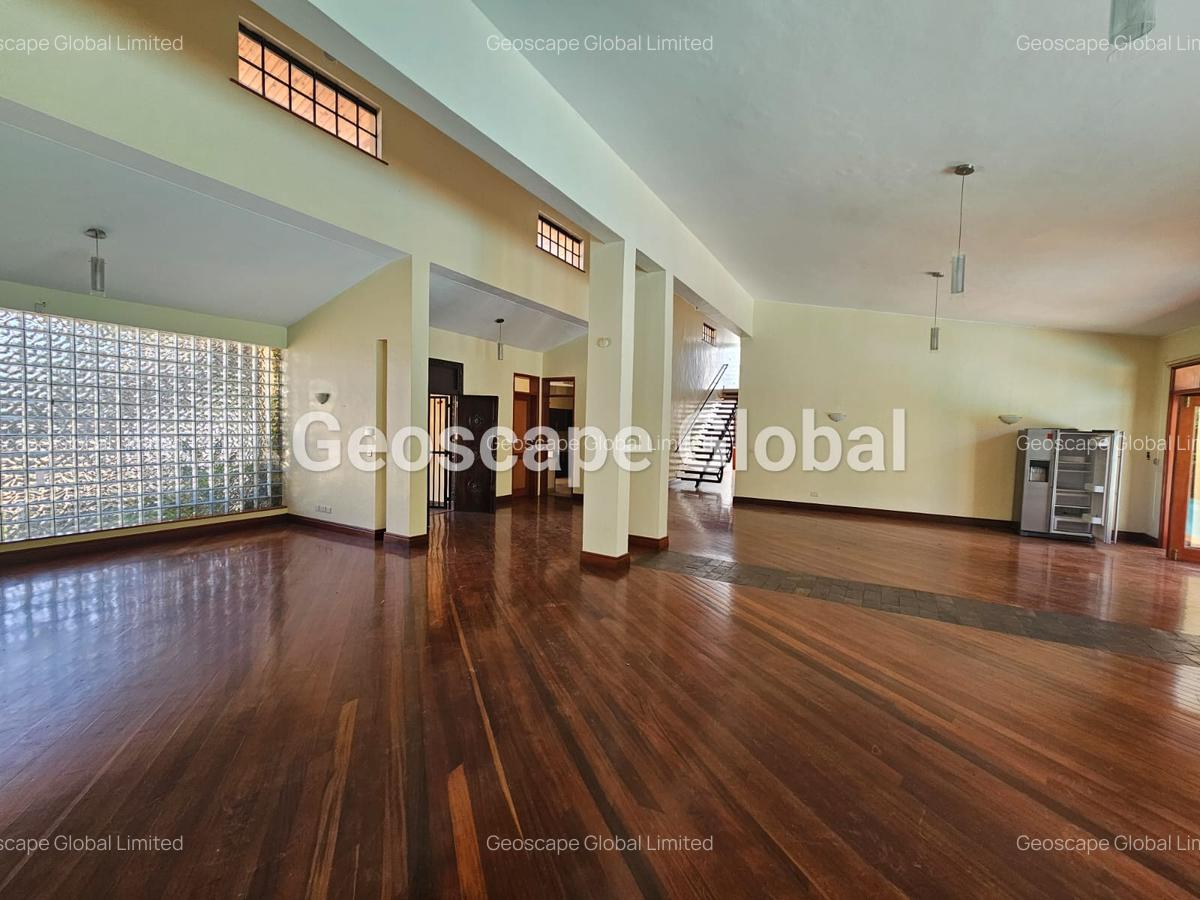 4 Bed House with En Suite in Runda - 12