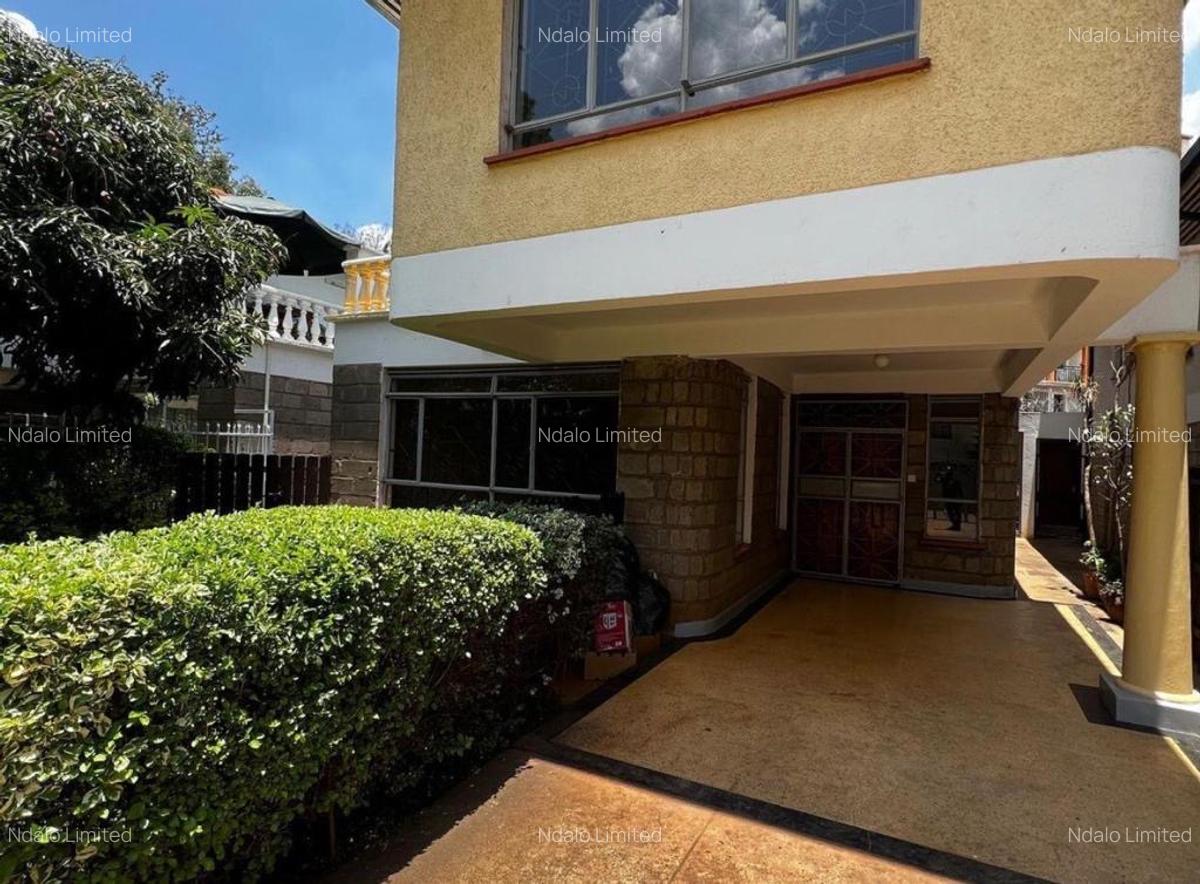 4 Bed Townhouse with En Suite at Lavington - 2