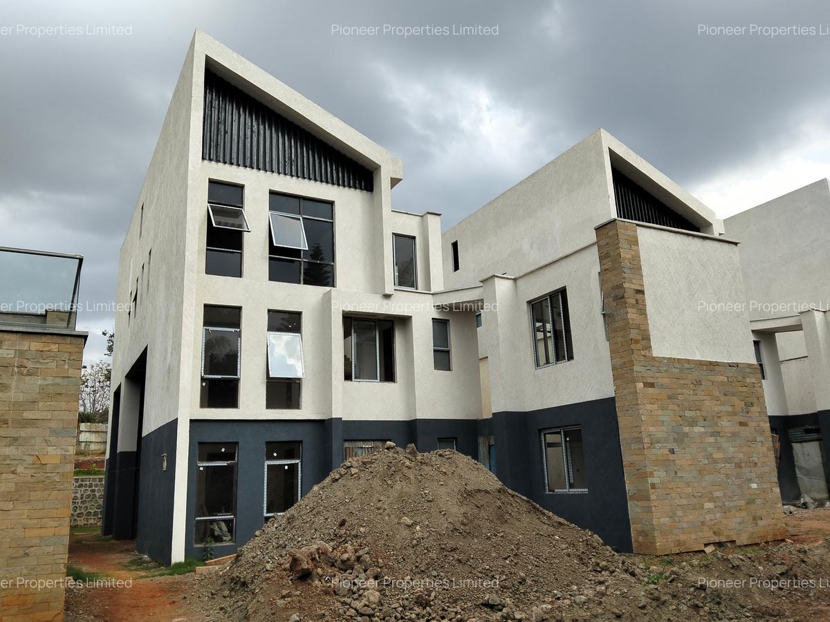 6 Bed House with En Suite at New Runda - 5