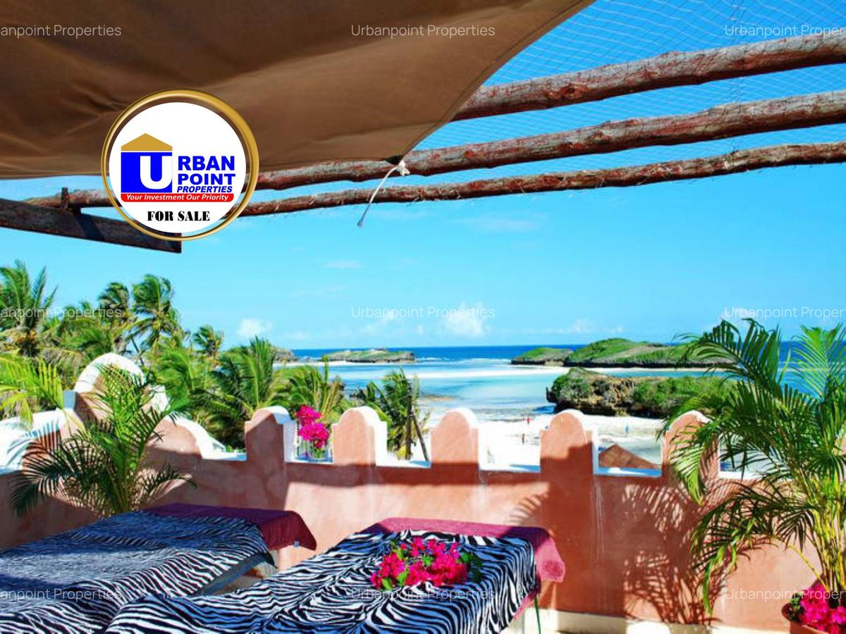 6 Bed Villa with En Suite in Watamu - 11