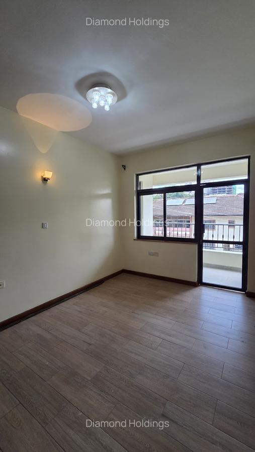 3 Bed Apartment with En Suite at Parklands - 5