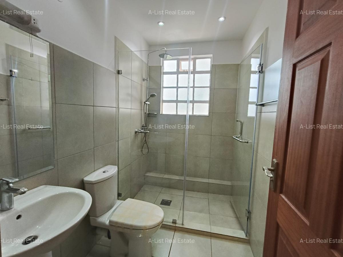 3 Bed Apartment with En Suite at Henred Road - 15