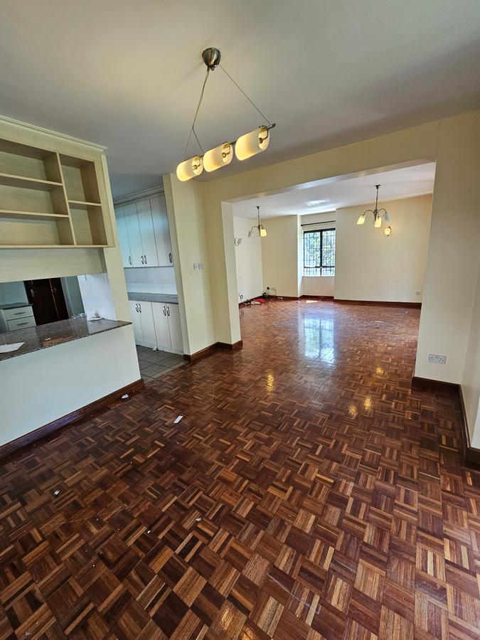 3 Bed Apartment with En Suite at Lavington - 8