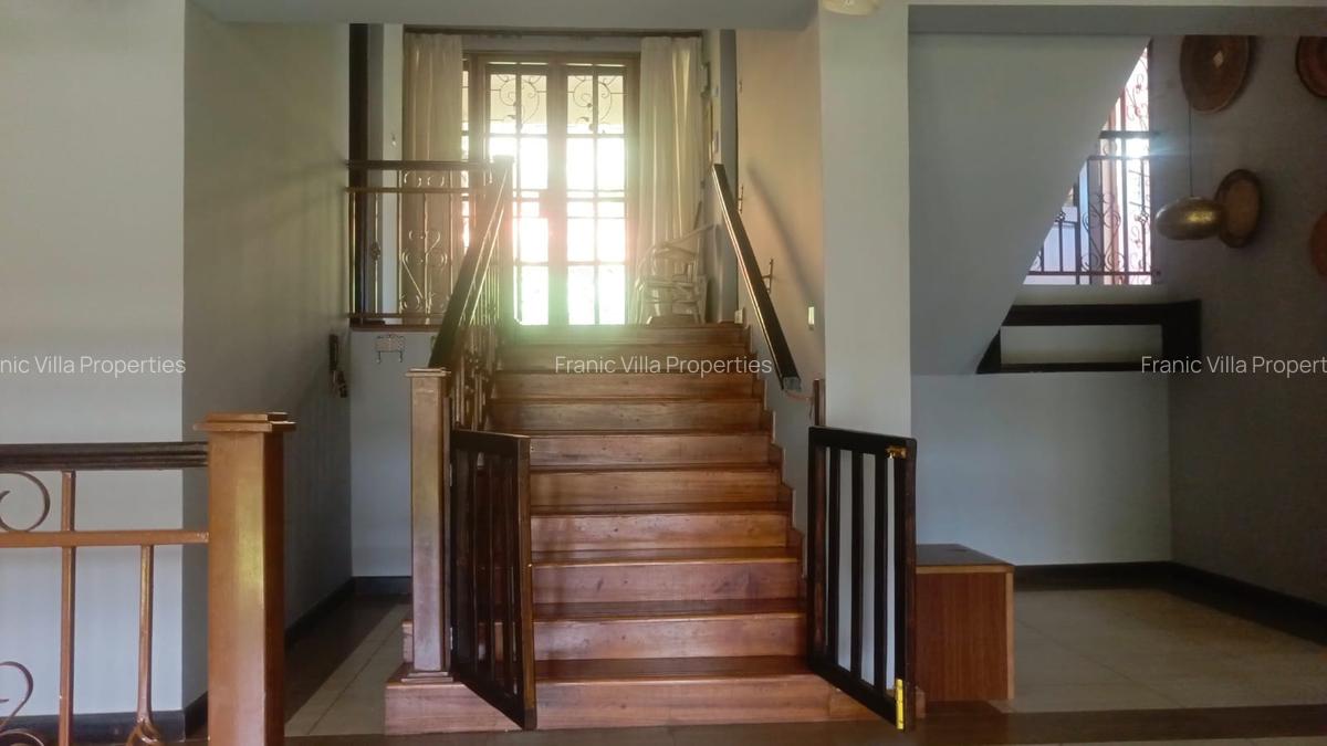 4 Bed Villa with En Suite at Rosslyn Lone Tree - 6