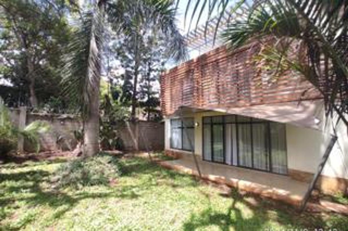 5 Bed Townhouse with En Suite at Lavington Green - 1