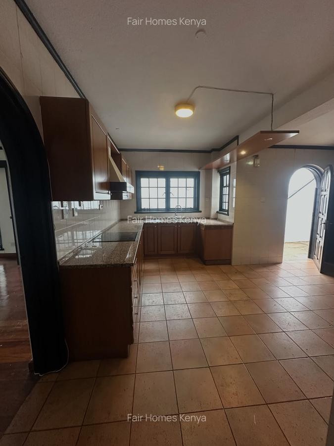 4 Bed Townhouse with En Suite at Riverside Drive - 5