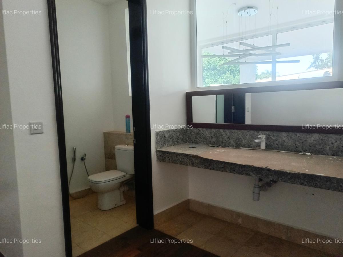 5 Bed House with En Suite in Runda - 6