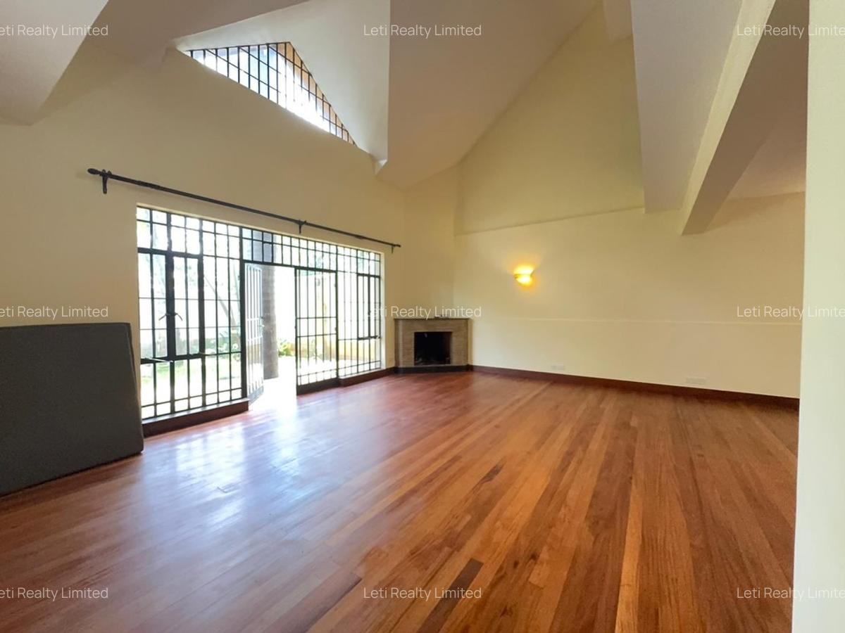 5 Bed Townhouse with En Suite in Lavington - 4