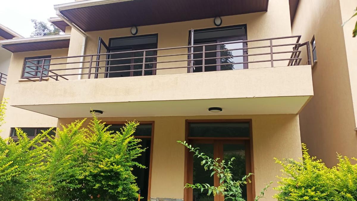 5 Bed Townhouse with En Suite in Lavington - 4