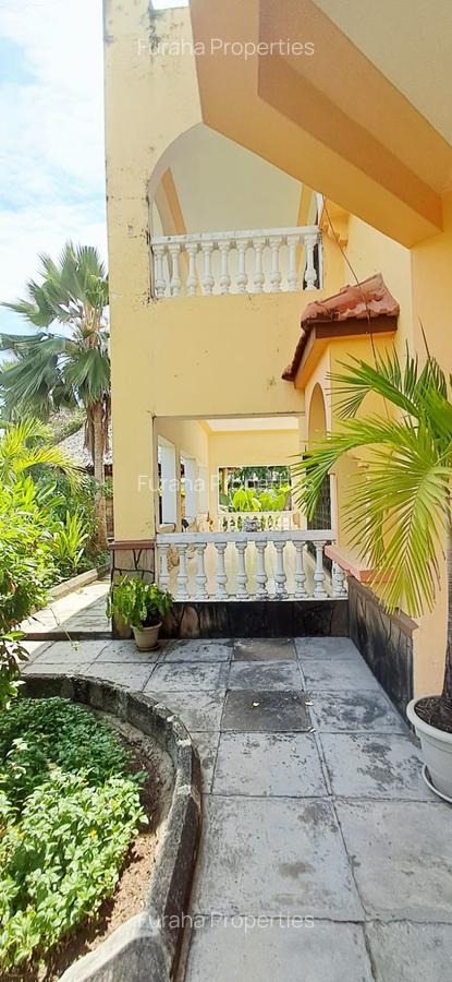 5 Bed House in Nyali Area - 2
