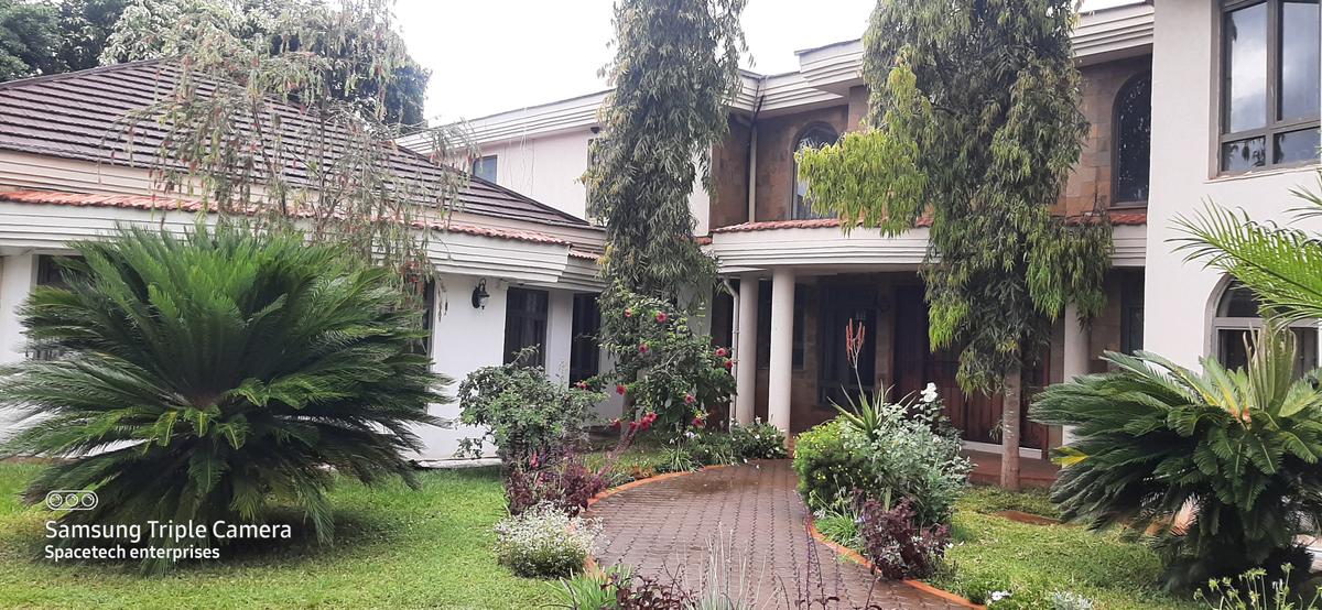 5 Bed House with En Suite in Runda - 3