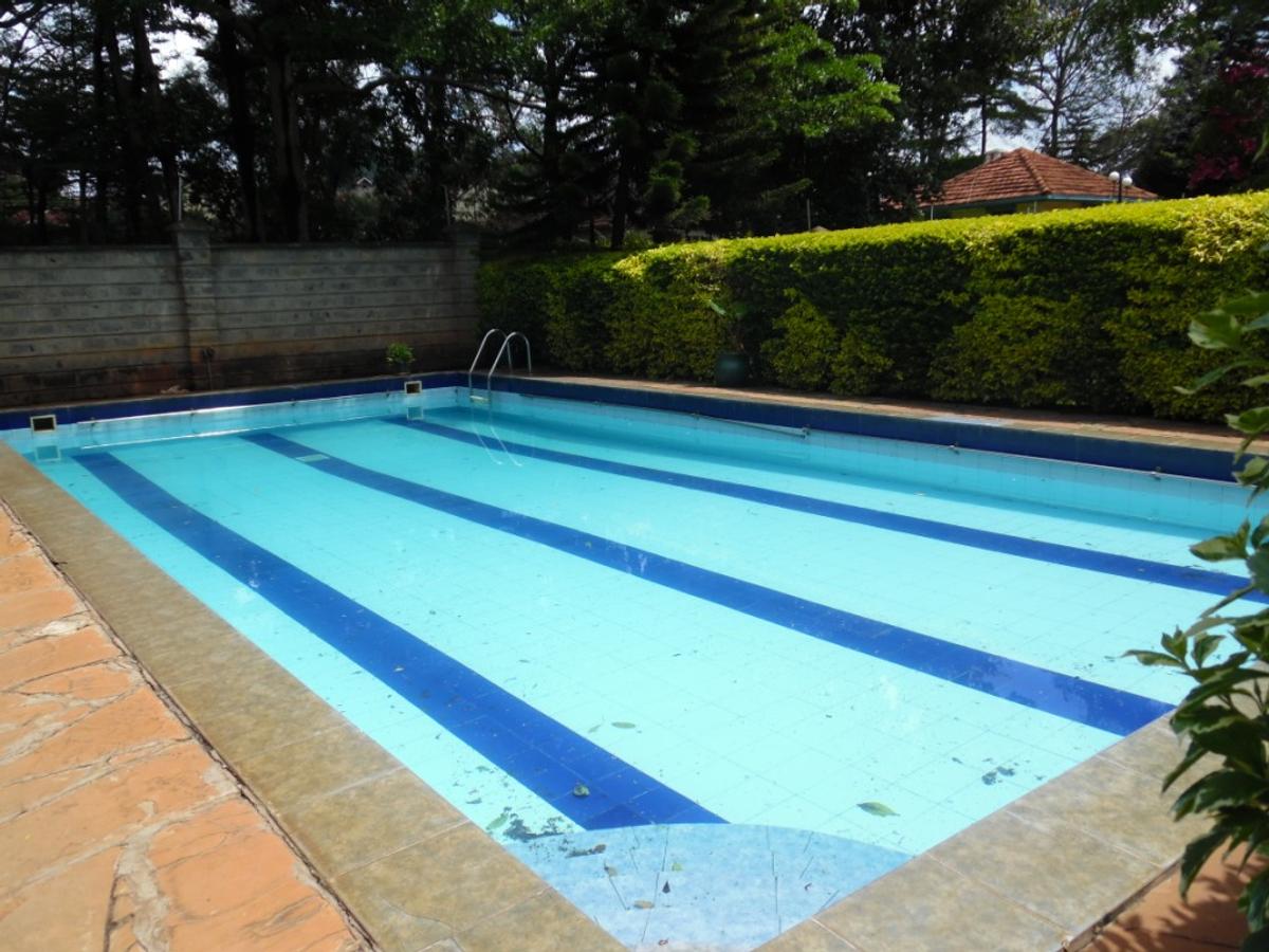 3 Bed Apartment with En Suite at Lavington - 4