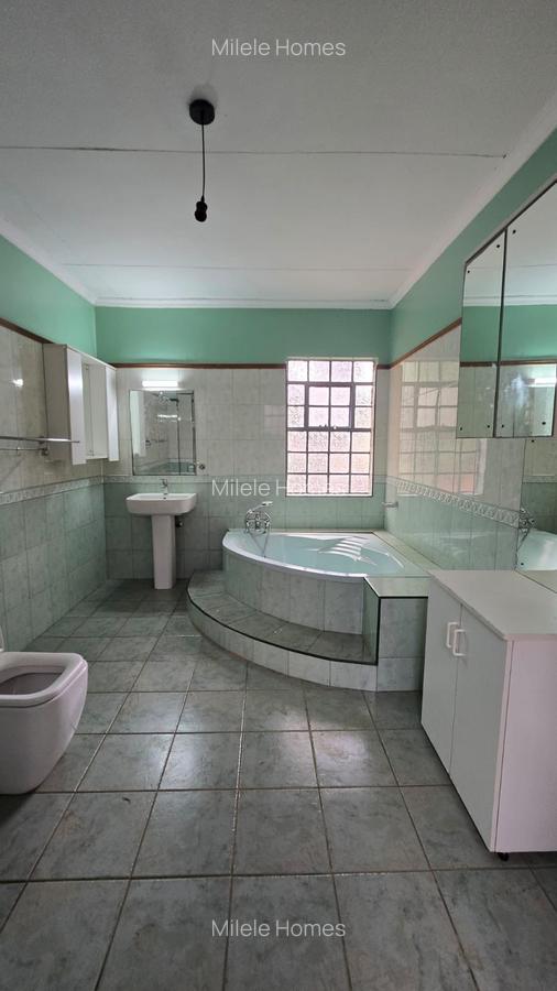 4 Bed Townhouse with En Suite at Migori Road - 14