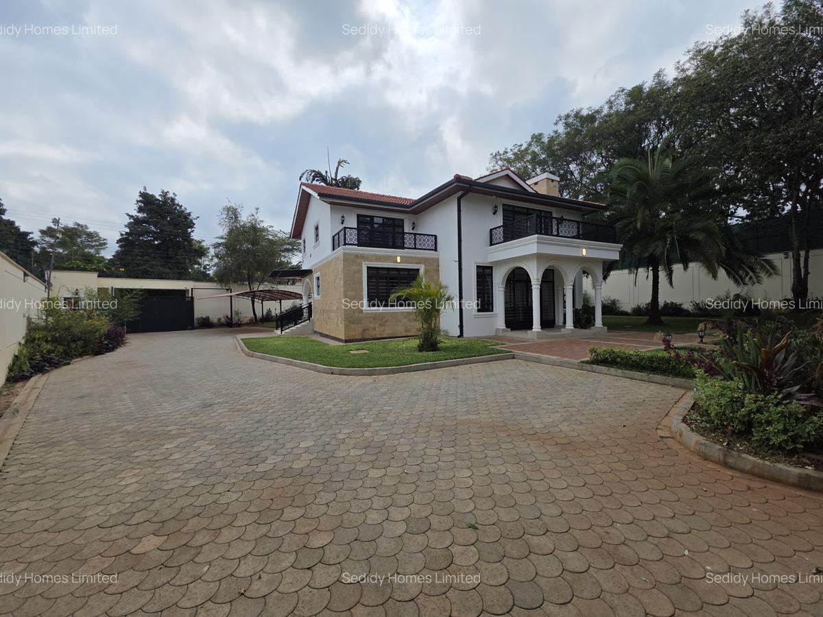 6 Bed House with En Suite in Runda - 2