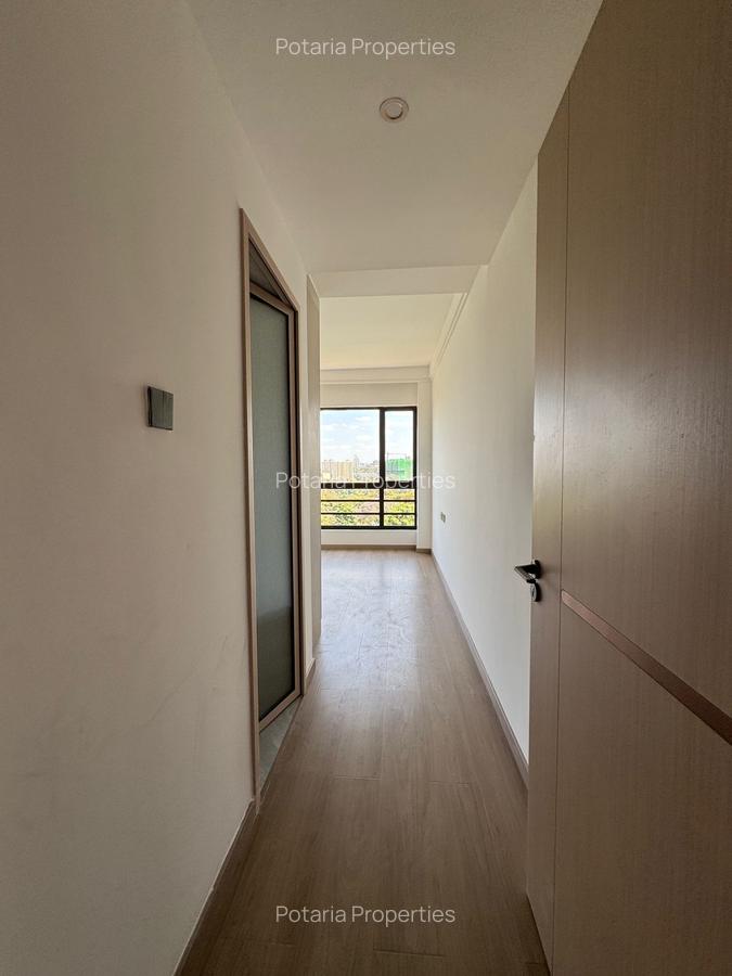 3 Bed Apartment with En Suite in Riverside - 6