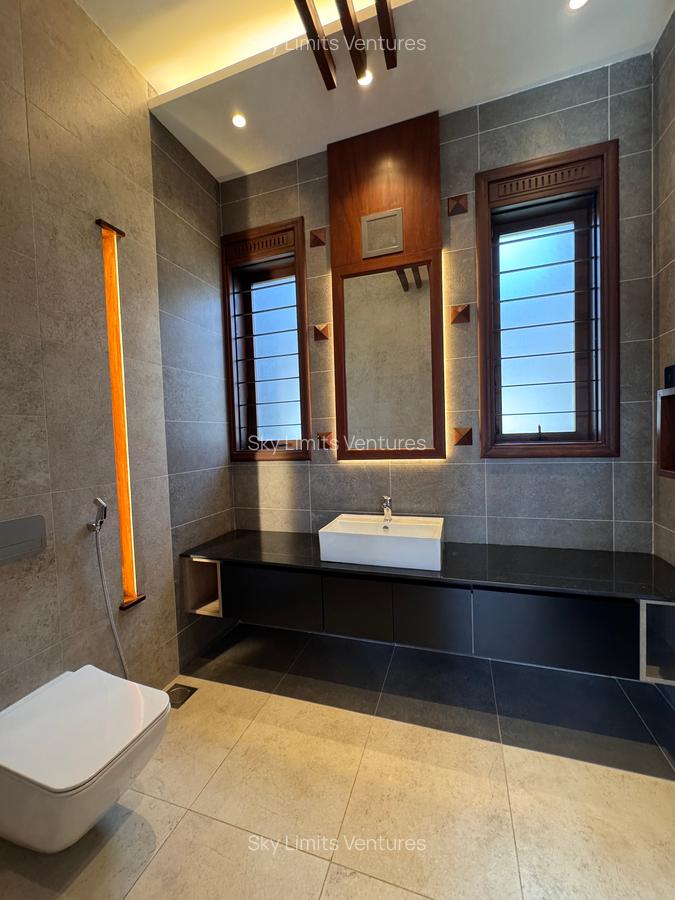 5 Bed Villa with En Suite in Runda - 10