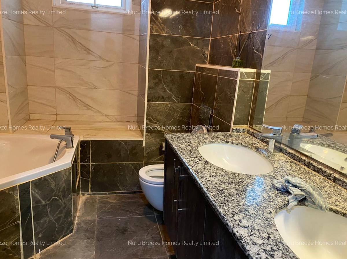 3 Bed Apartment with En Suite in Riverside - 4