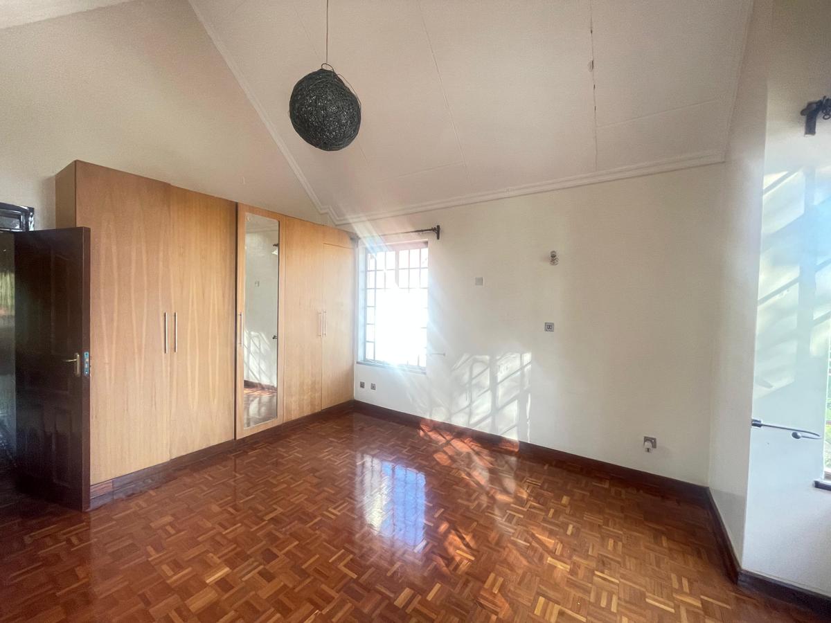 5 Bed Townhouse with En Suite in Lavington - 17