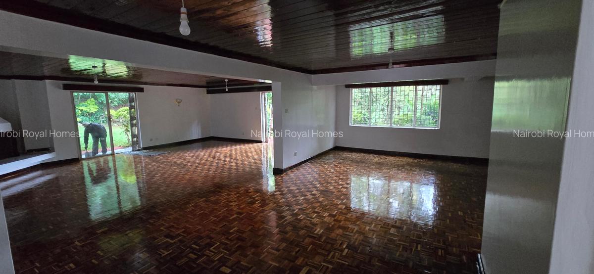 4 Bed House with En Suite at Lavington - 19