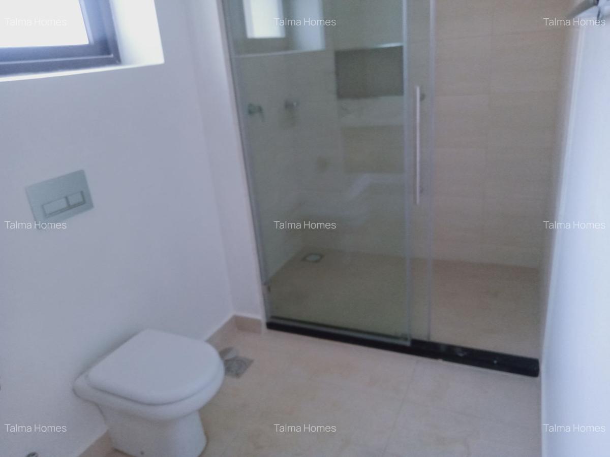 5 Bed Townhouse with En Suite at Lavington - 16