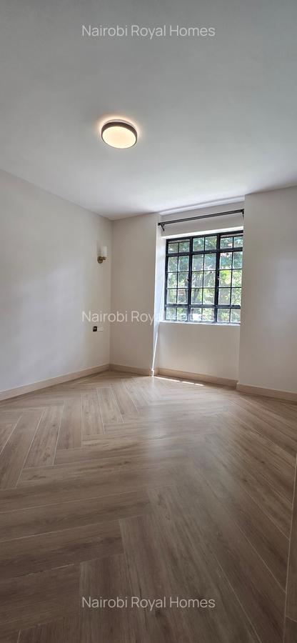 6 Bed Townhouse with En Suite at Lavington Green - 12