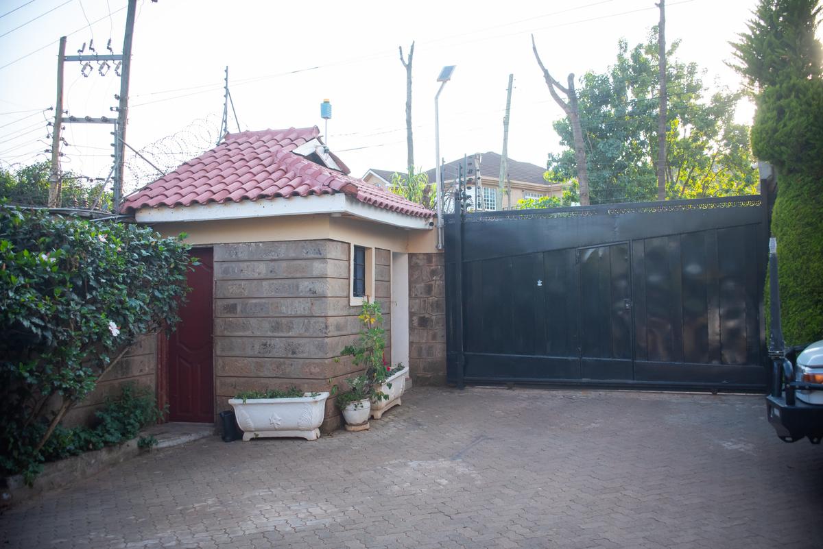 5 Bed Townhouse with En Suite at Kerarapon Drive - 4