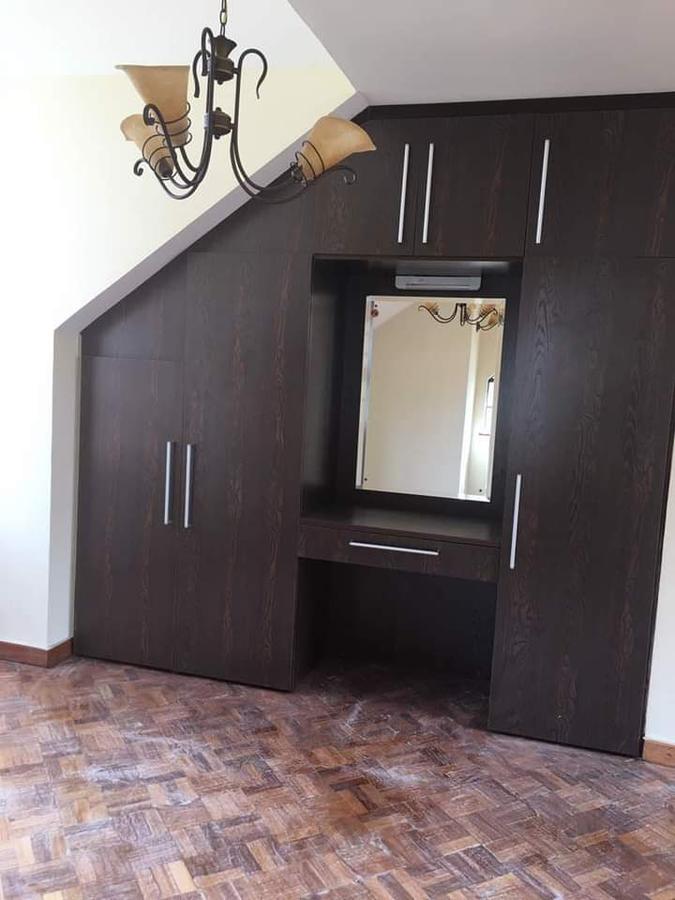 4 Bed Townhouse with En Suite in Lavington - 12