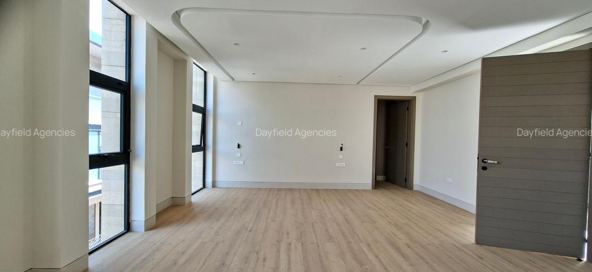 5 Bed House with En Suite at Off Grevillea Grove - 12