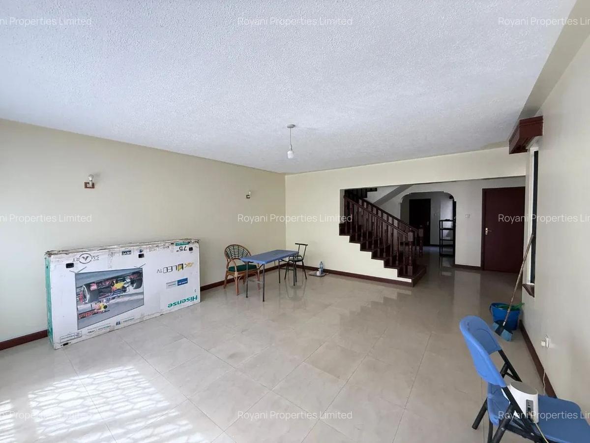 5 Bed Townhouse with En Suite in Lavington - 1