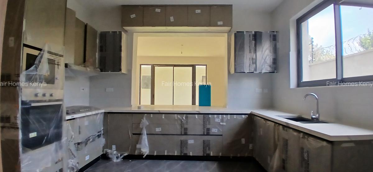 6 Bed Townhouse with En Suite at Lavington Green - 9