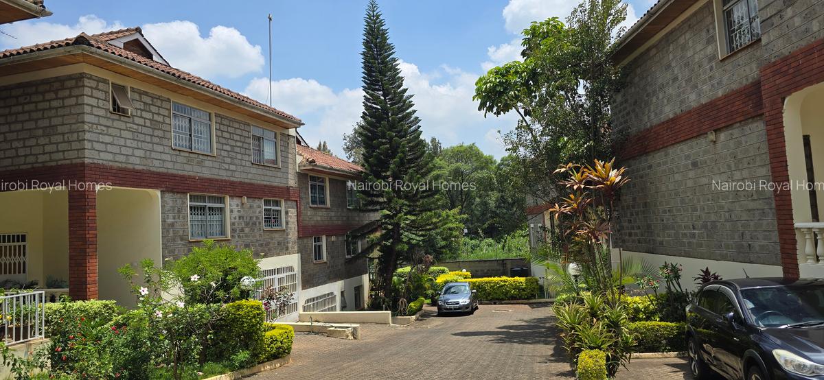 5 Bed Townhouse with En Suite at Lavington Green - 3