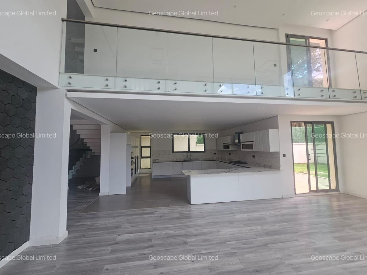 5 Bed Townhouse with En Suite in Lavington - 3