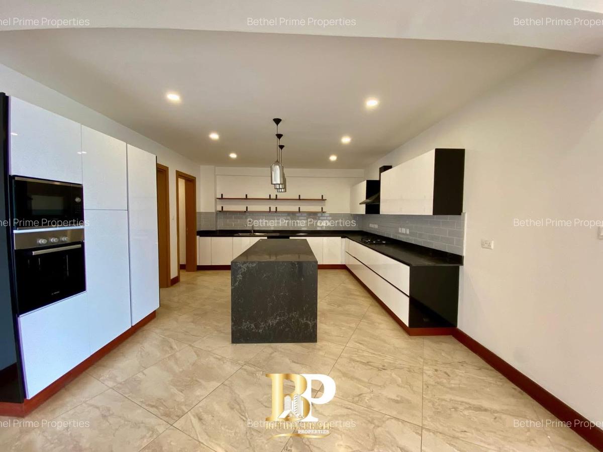 4 Bed Apartment with En Suite in Parklands - 2