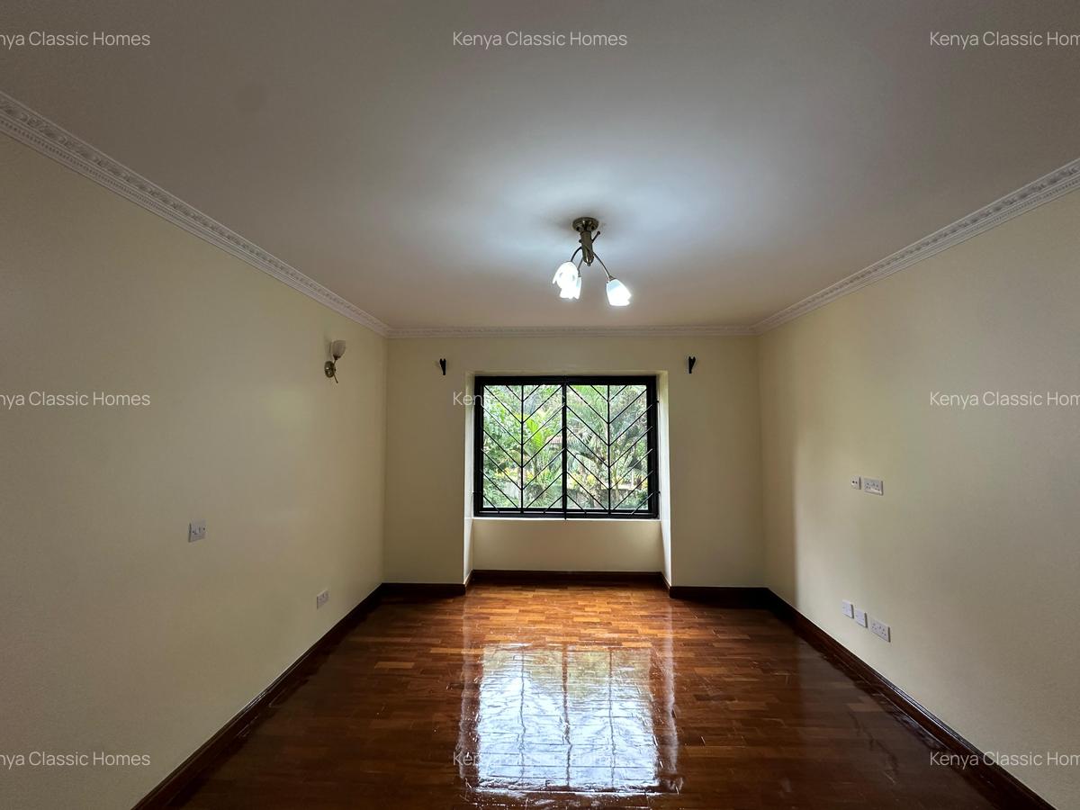 3 Bed Apartment with En Suite at Lavington - 15