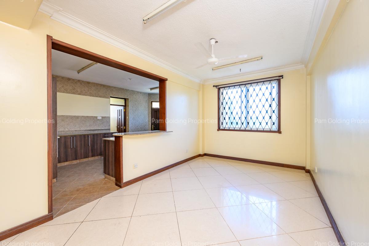 3 Bed Apartment with En Suite at Oceanic Road - 4