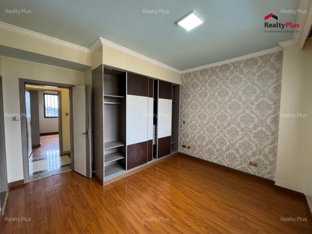 3 Bed Apartment with En Suite at Dennis Pritt Road - 10