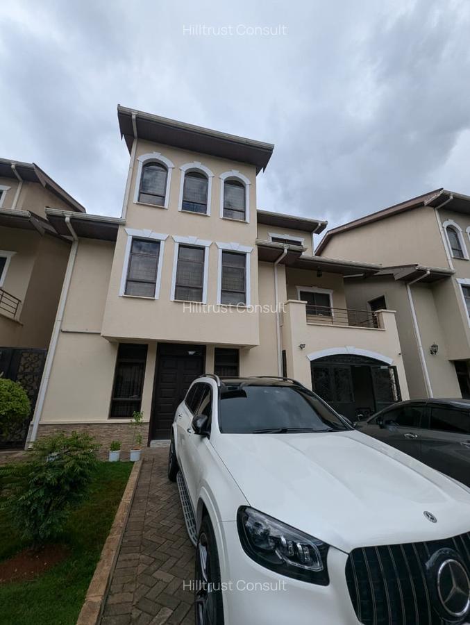 5 Bed Villa with En Suite in Lavington - 1