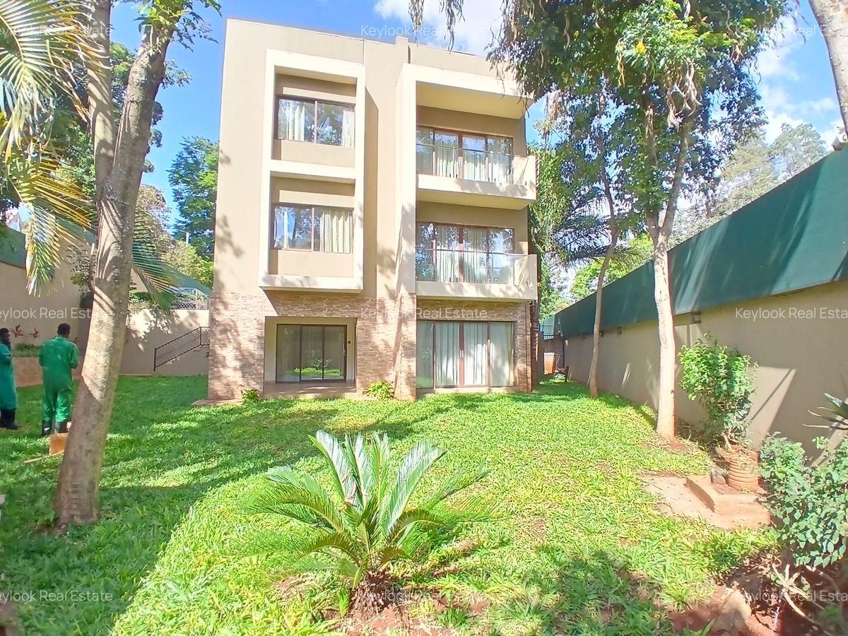 5 Bed Townhouse with En Suite at Lavington Green - 17