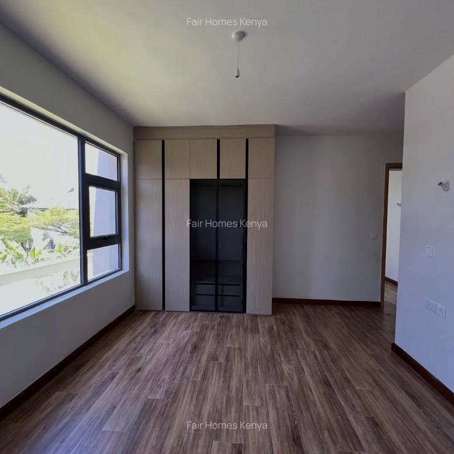 6 Bed Townhouse with En Suite at Lavington Green - 6