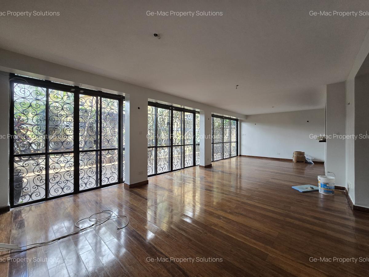 5 Bed House with En Suite in Lavington - 5