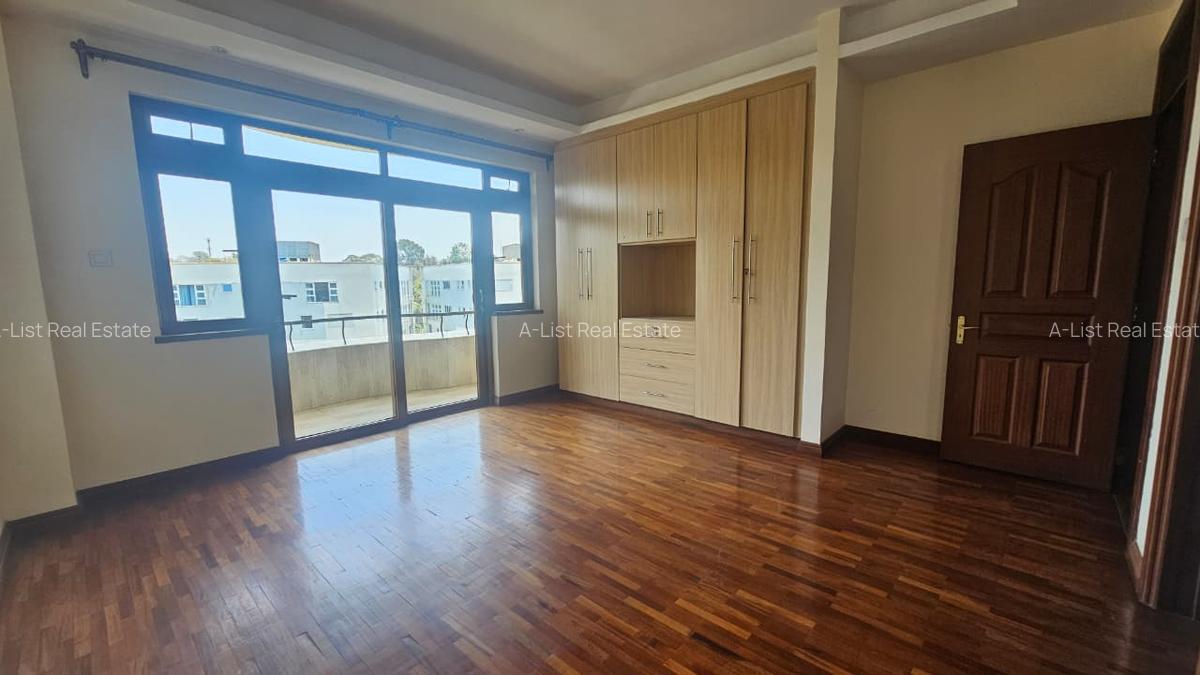 4 Bed Apartment with En Suite at General Mathenge - 12