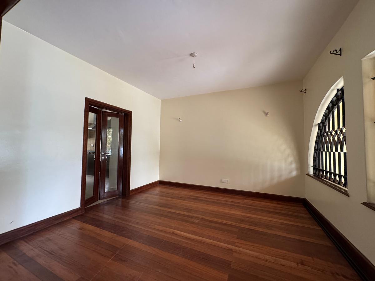 5 Bed Townhouse with En Suite in Lavington - 18