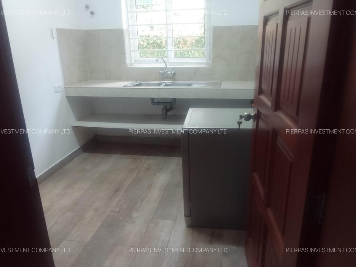 5 Bed Townhouse with En Suite in Rosslyn - 3