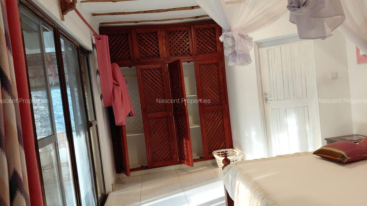 5 Bed House with En Suite in Watamu - 18