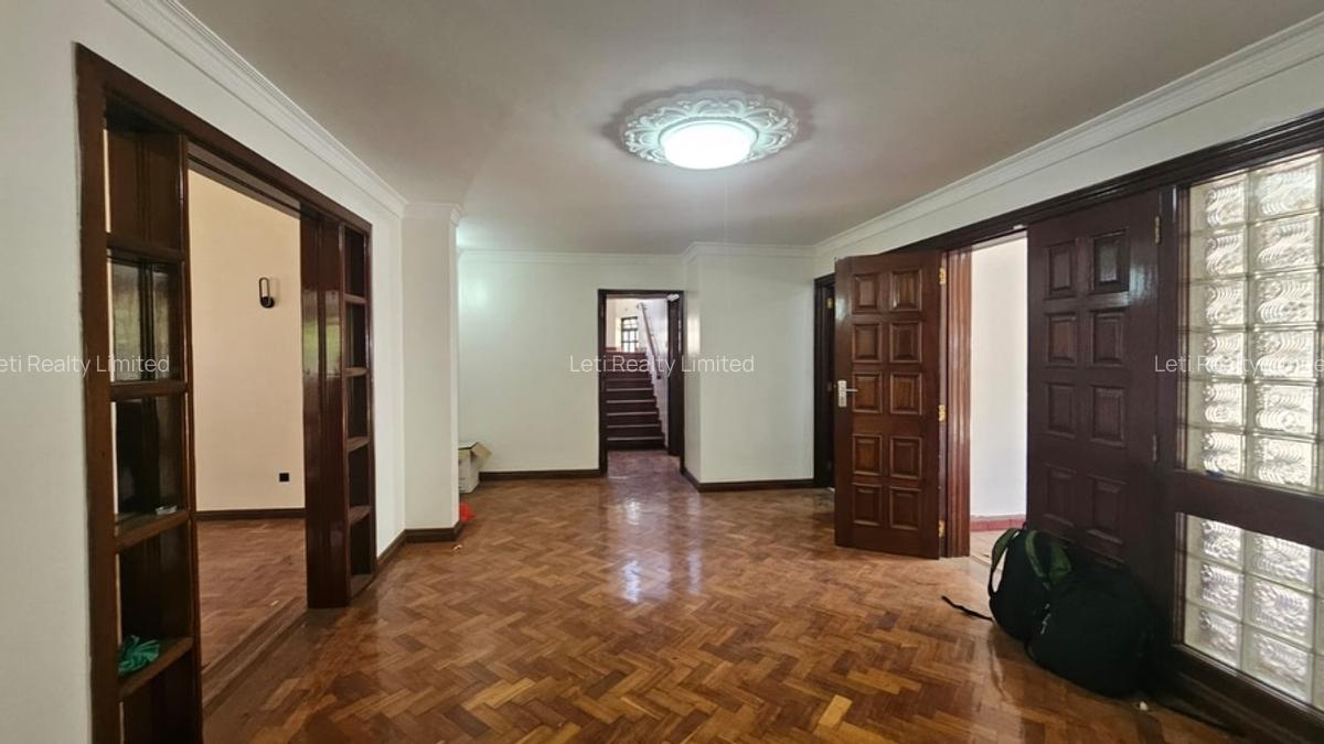 4 Bed House with En Suite in Lavington - 5