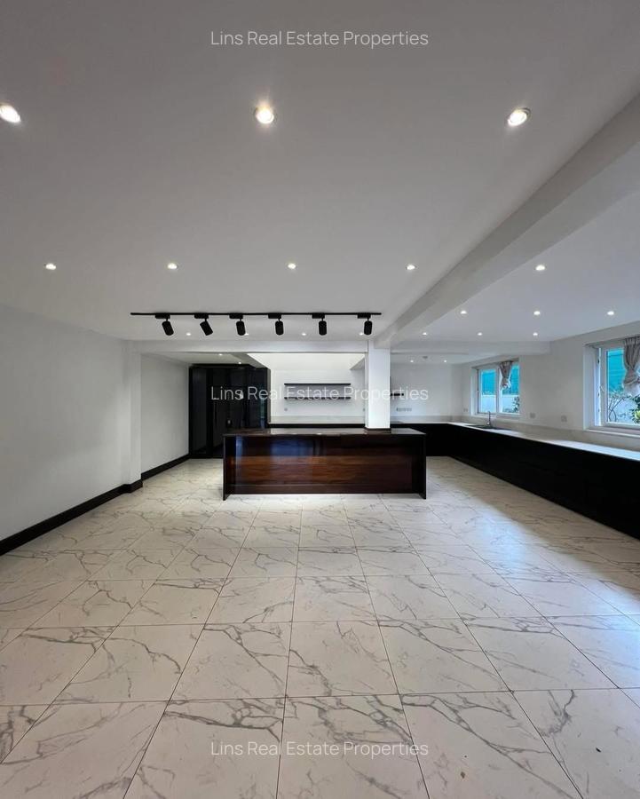 5 Bed House with En Suite in Runda - 13